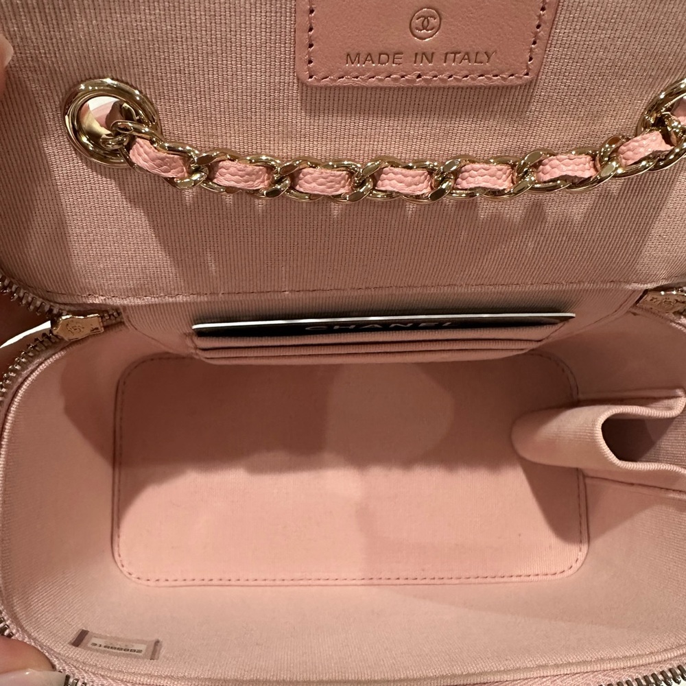 Chanel Pink Quilted Women's Bag - Picture 2 of 9